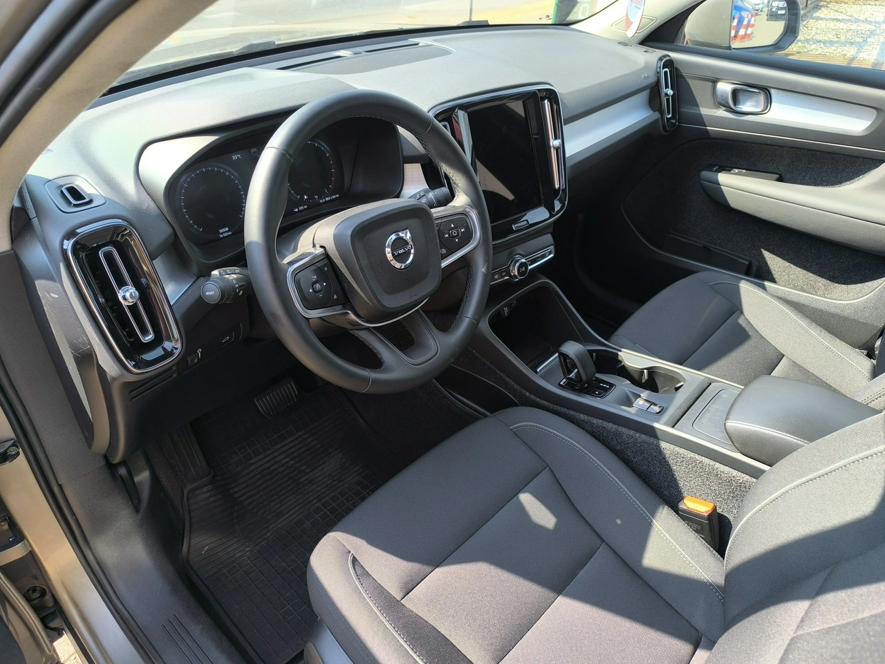 Volvo XC 40 - Zdjęcie 14
