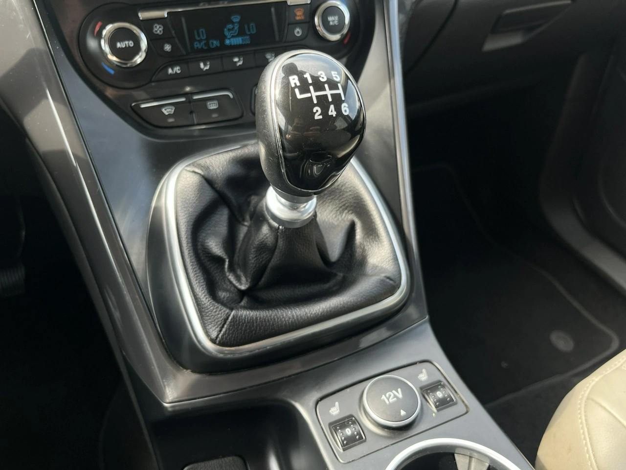 Ford Kuga - Zdjęcie 27