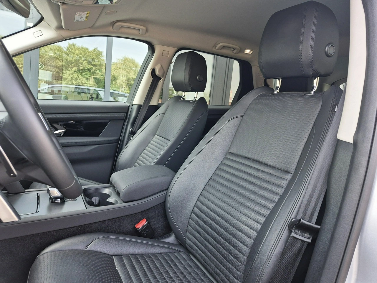 Land Rover Discovery Sport - Zdjęcie 20
