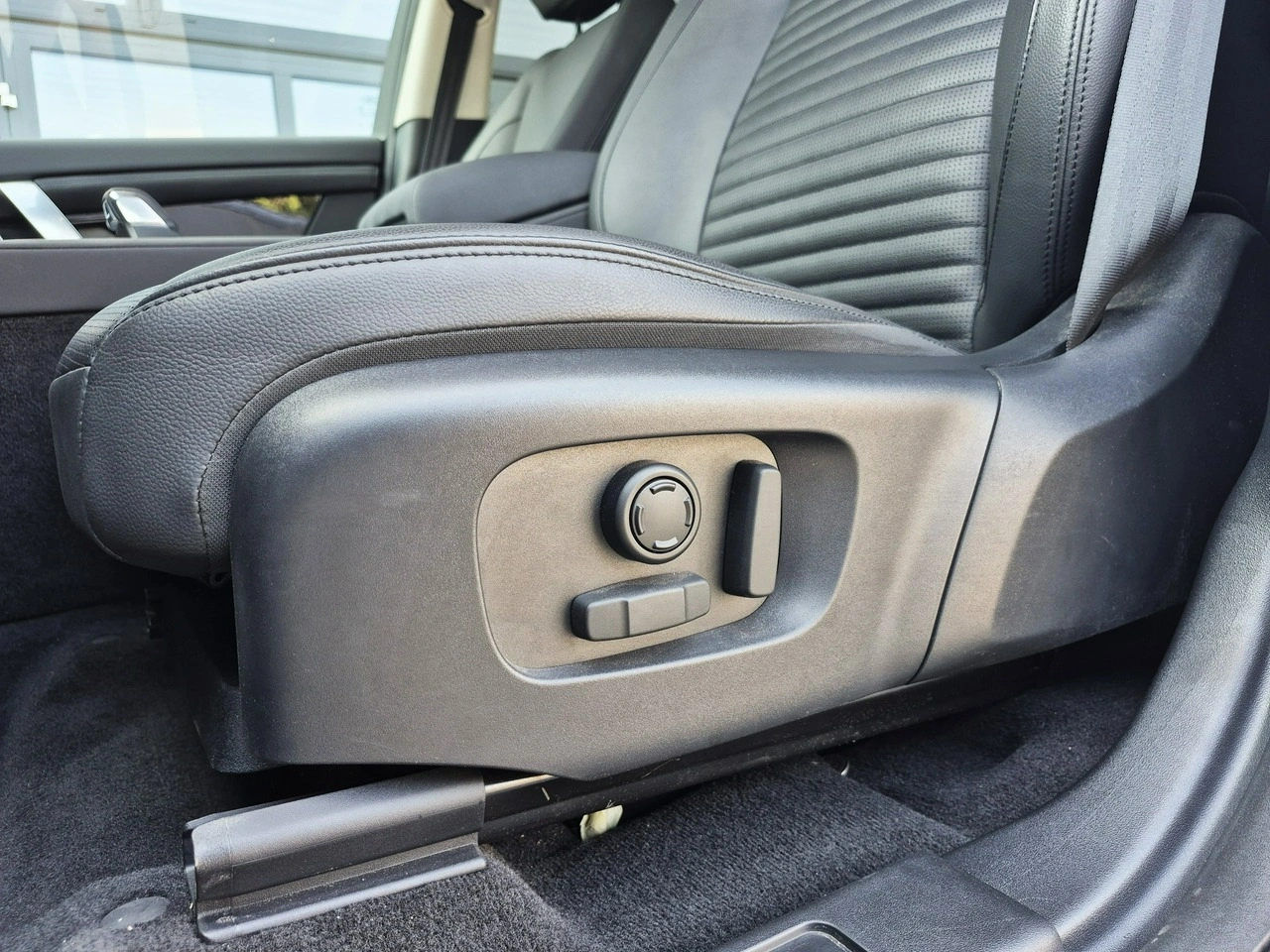 Land Rover Discovery Sport - Zdjęcie 21