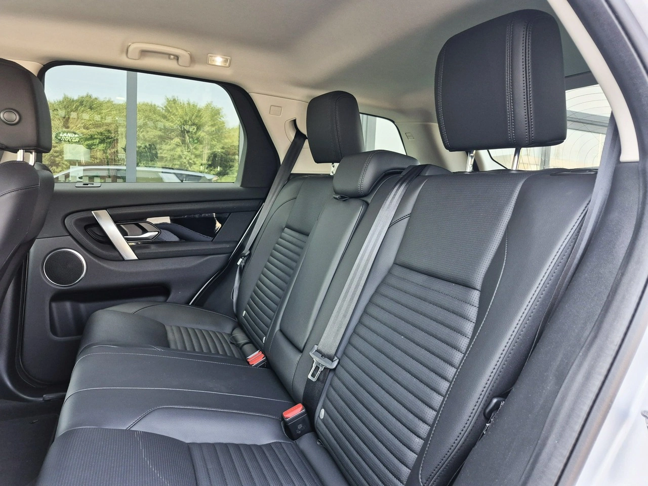 Land Rover Discovery Sport - Zdjęcie 24