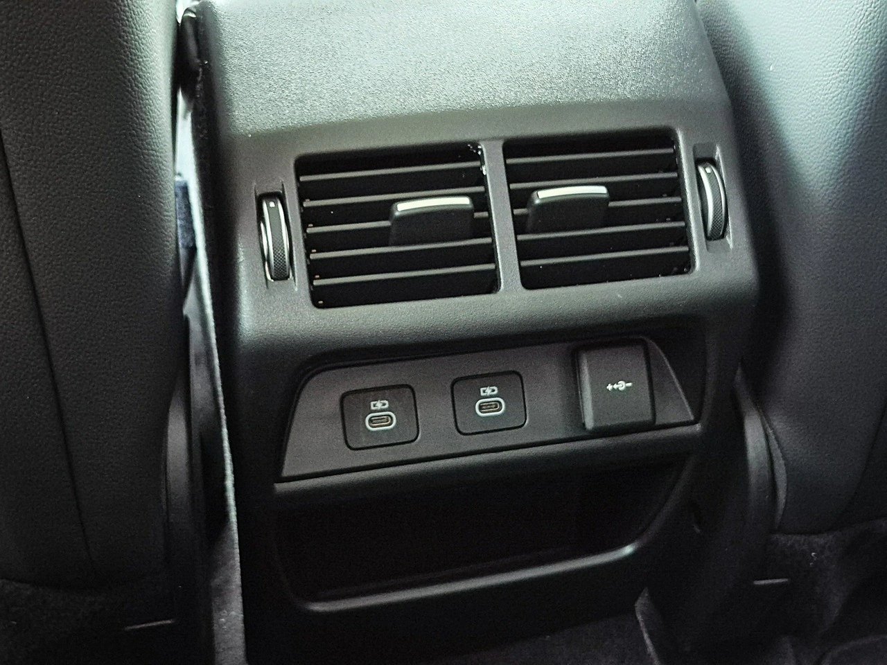 Land Rover Discovery Sport - Zdjęcie 25