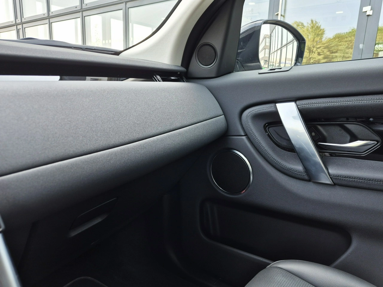 Land Rover Discovery Sport - Zdjęcie 36
