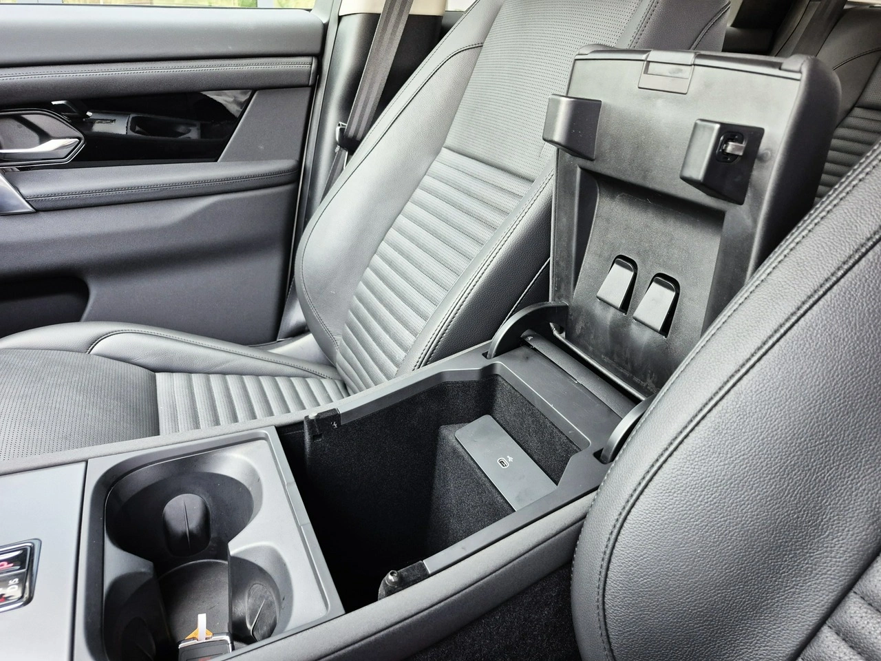 Land Rover Discovery Sport - Zdjęcie 39