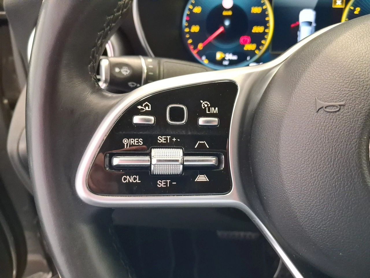 Mercedes GLC 200 - Zdjęcie 8