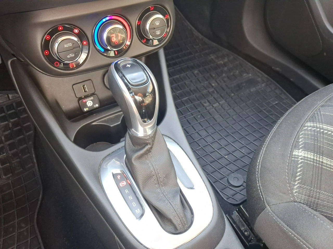 Opel Corsa - Zdjęcie 12