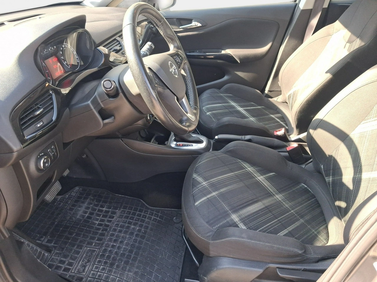 Opel Corsa - Zdjęcie 8