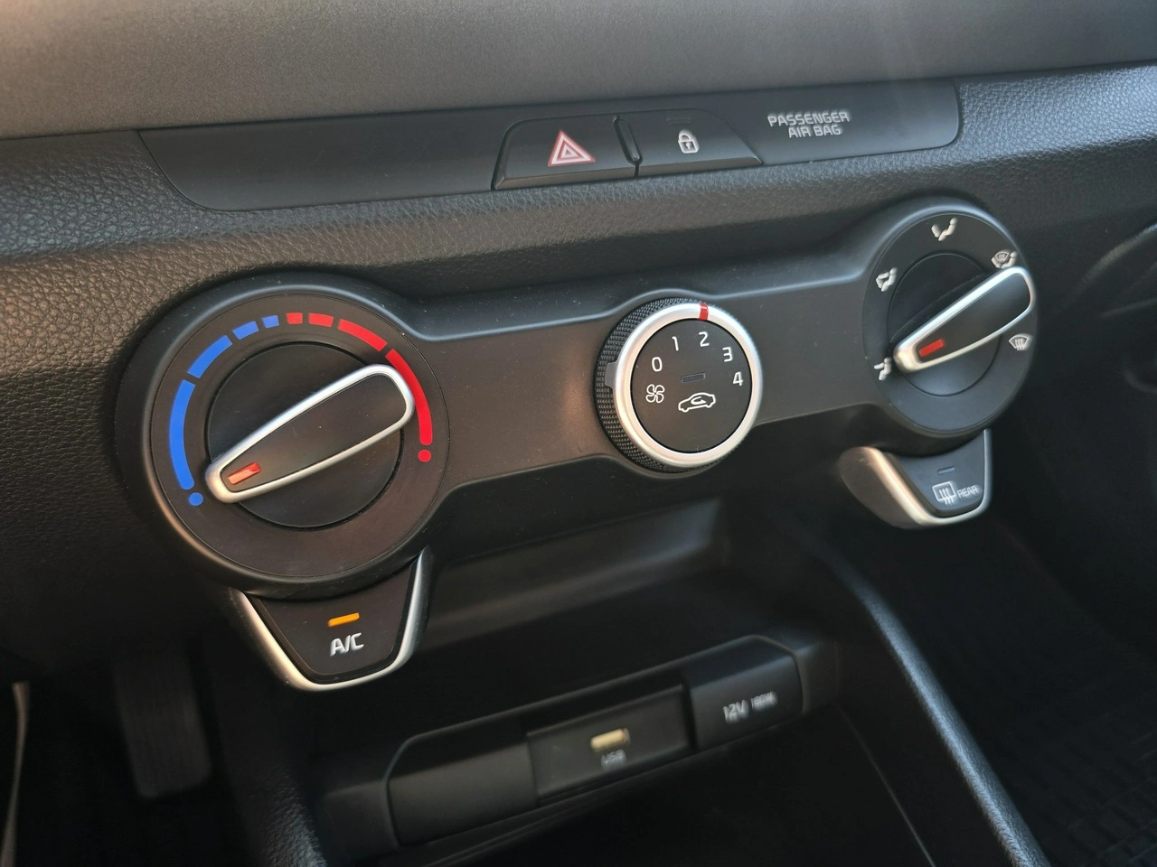 Kia Stonic - Zdjęcie 21