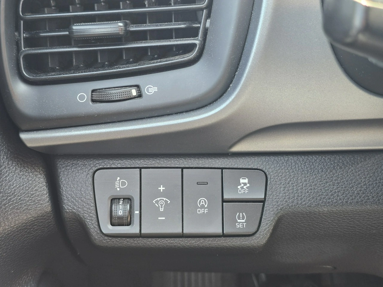 Kia Stonic - Zdjęcie 24