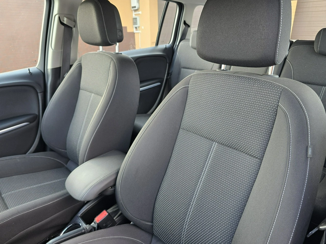 Opel Zafira - Zdjęcie 10