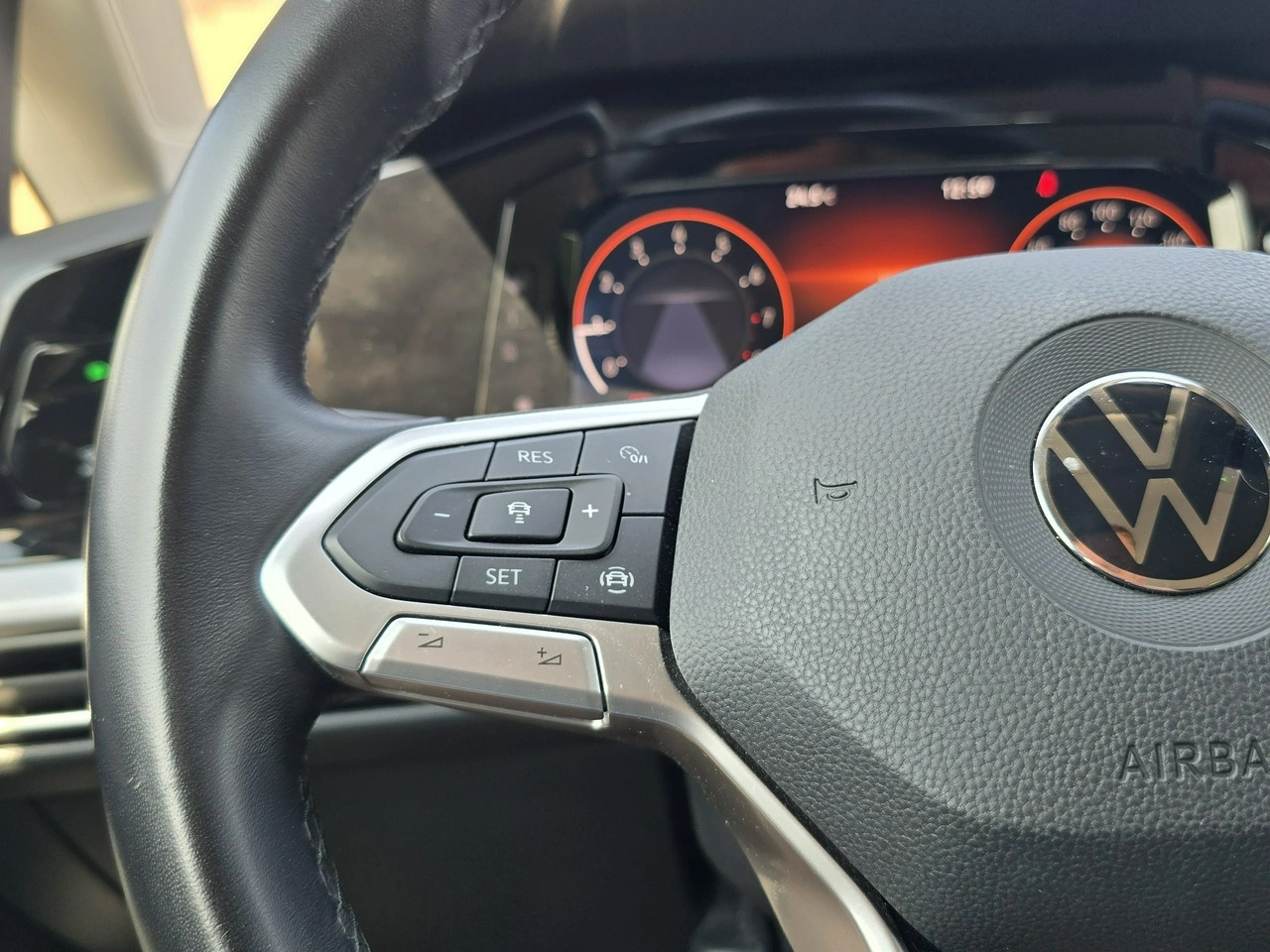 Volkswagen Golf - Zdjęcie 19