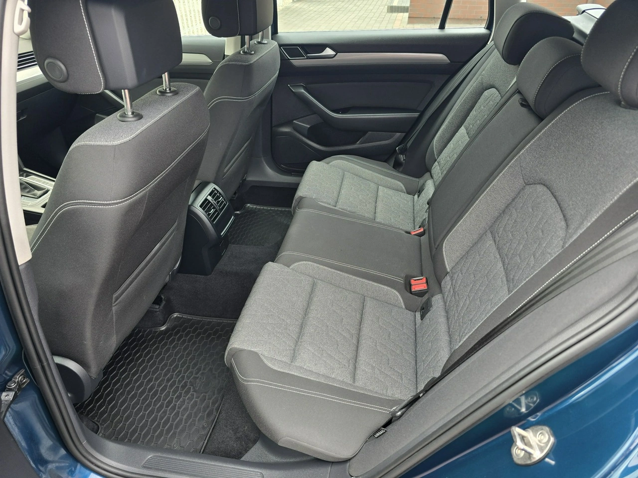 Volkswagen Passat - Zdjęcie 12