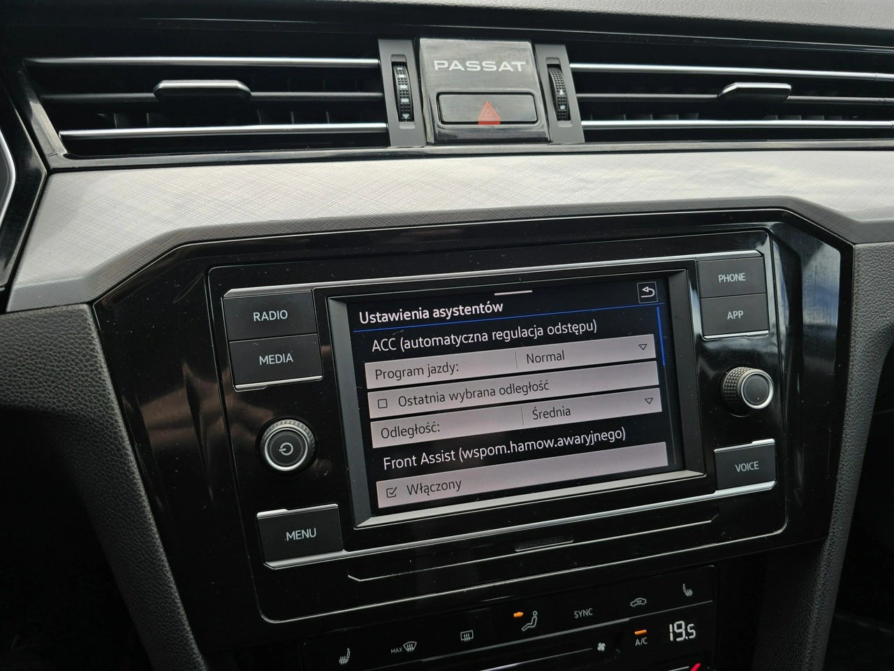 Volkswagen Passat - Zdjęcie 23