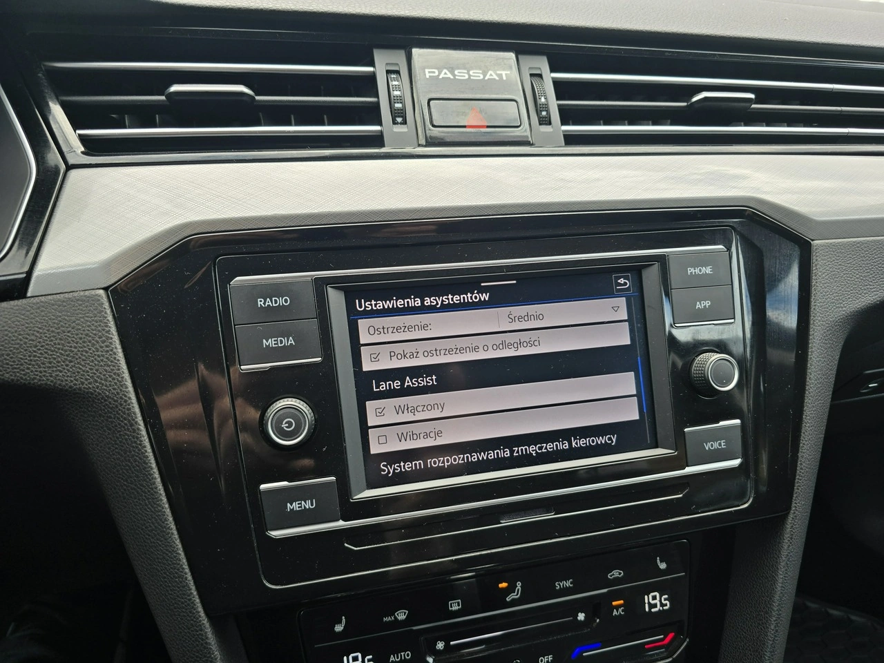 Volkswagen Passat - Zdjęcie 24