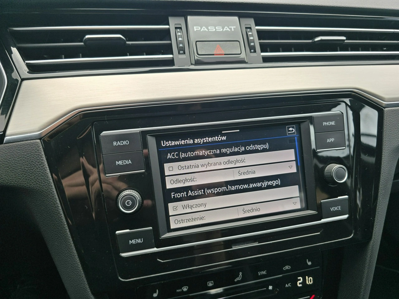 Volkswagen Passat - Zdjęcie 23