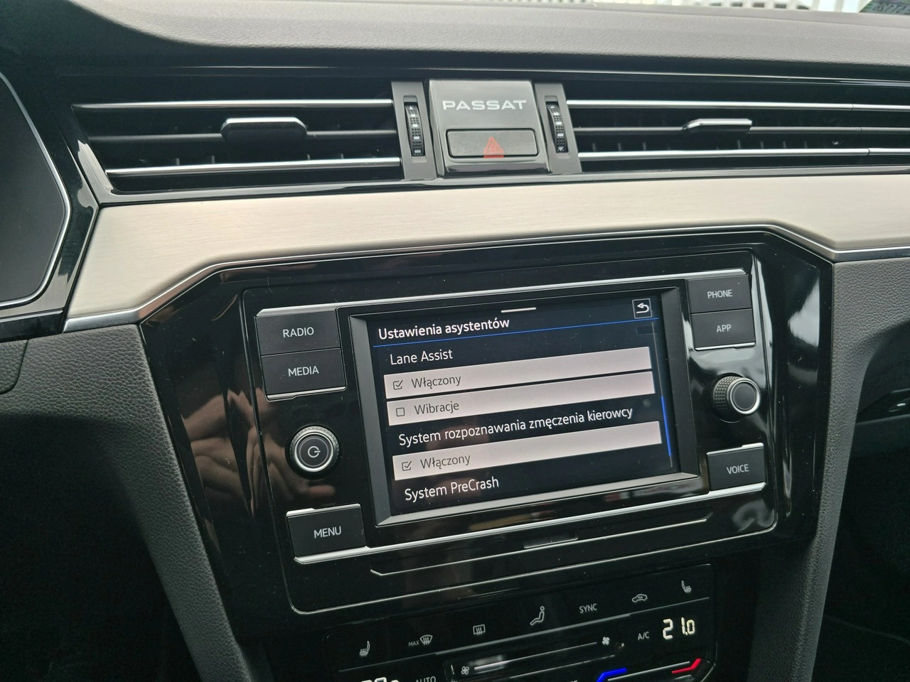 Volkswagen Passat - Zdjęcie 24