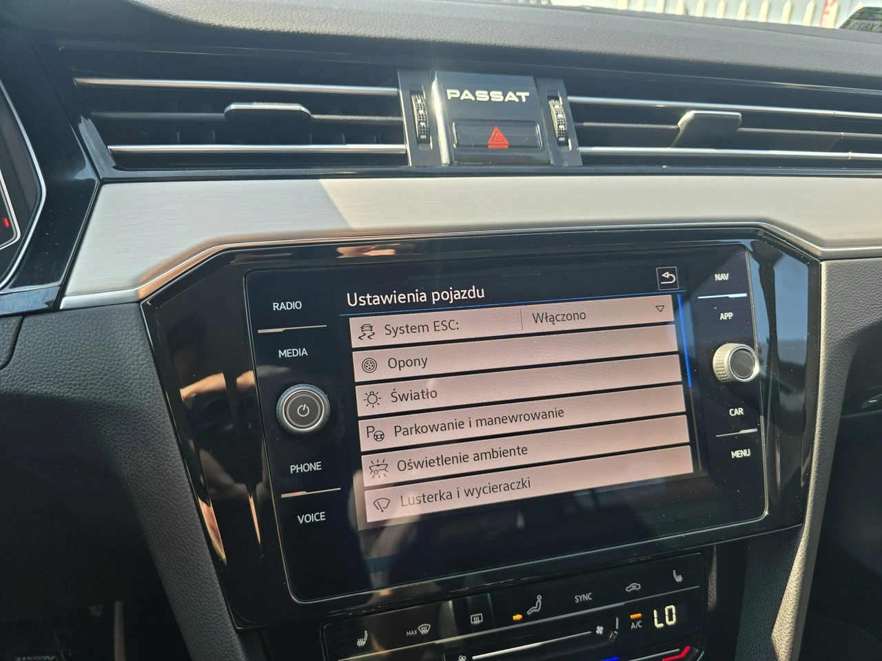 Volkswagen Passat - Zdjęcie 28