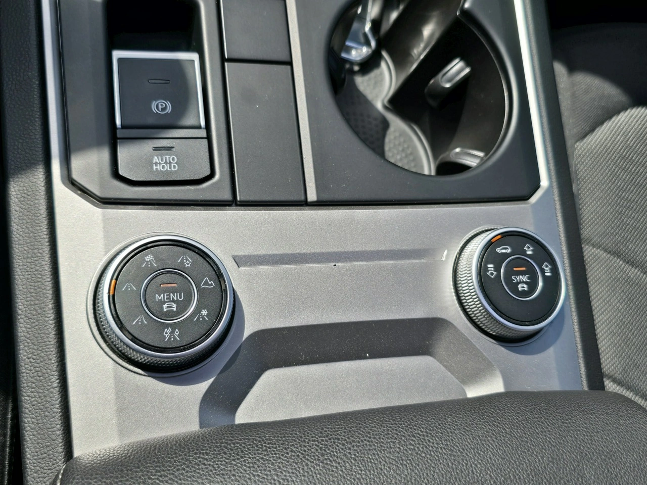 Volkswagen Touareg - Zdjęcie 30