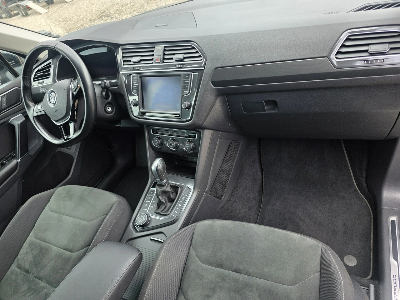 Volkswagen Tiguan - Zdjęcie 24