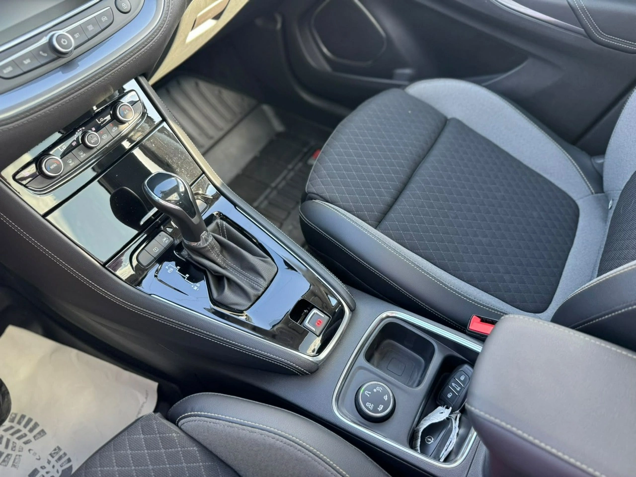 Opel Grandland X - Zdjęcie 33