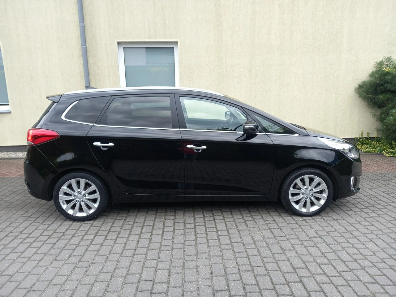 Kia Carens - Zdjęcie 9
