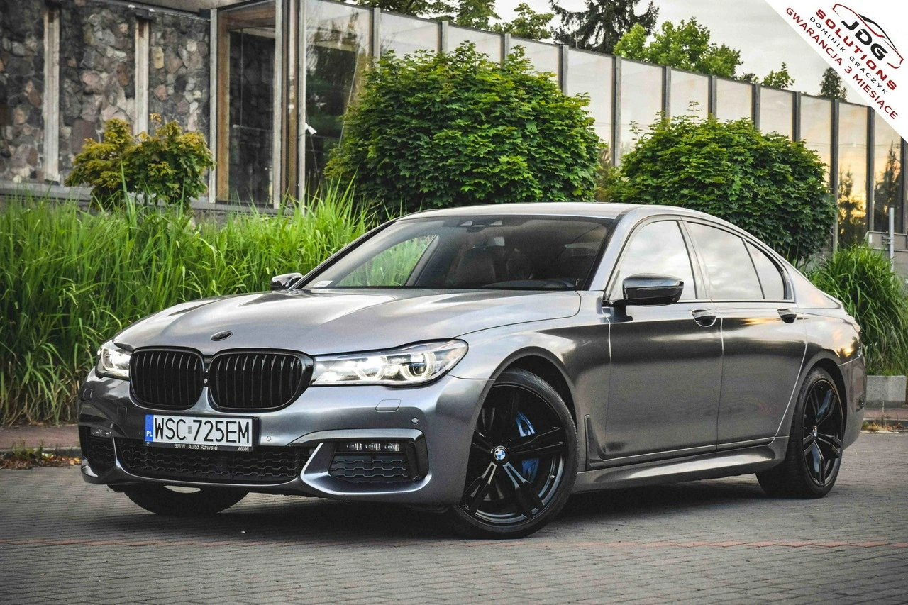 BMW 750 - Główne zdjęcie