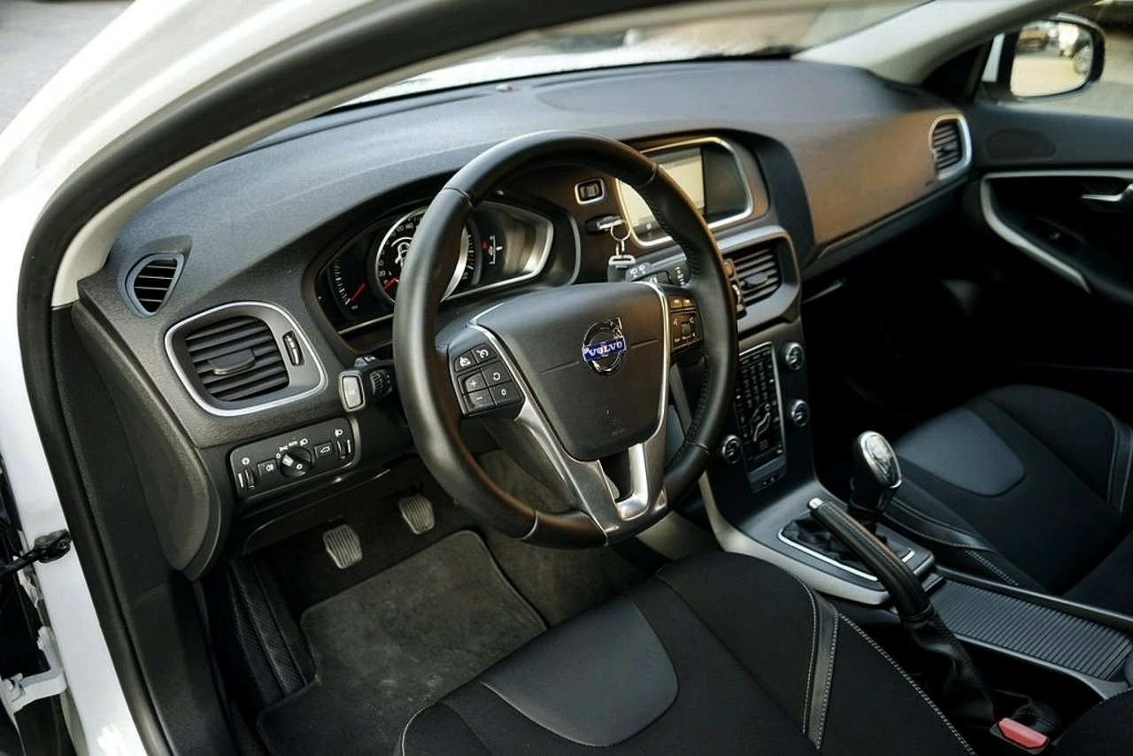 Volvo V40 - Zdjęcie 14