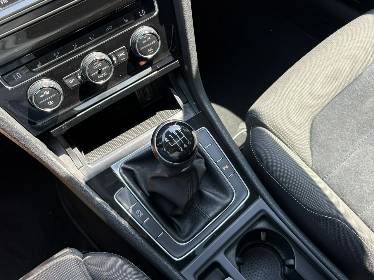 Volkswagen Golf - Zdjęcie 26