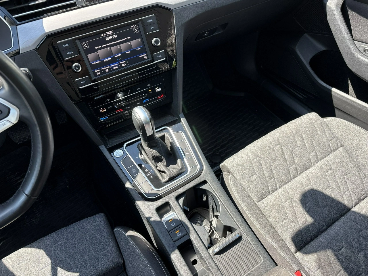 Volkswagen Passat - Zdjęcie 13