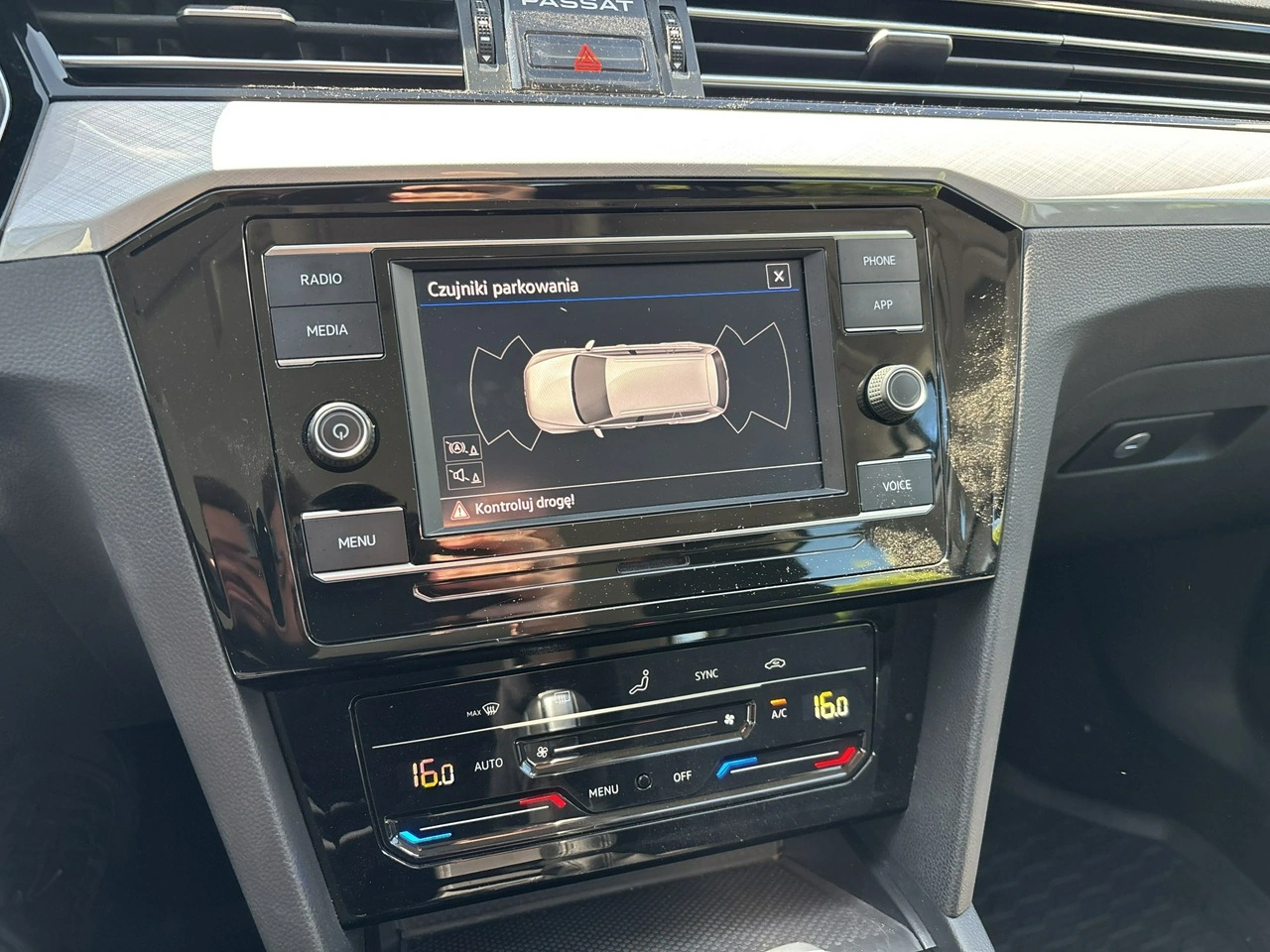 Volkswagen Passat - Zdjęcie 24