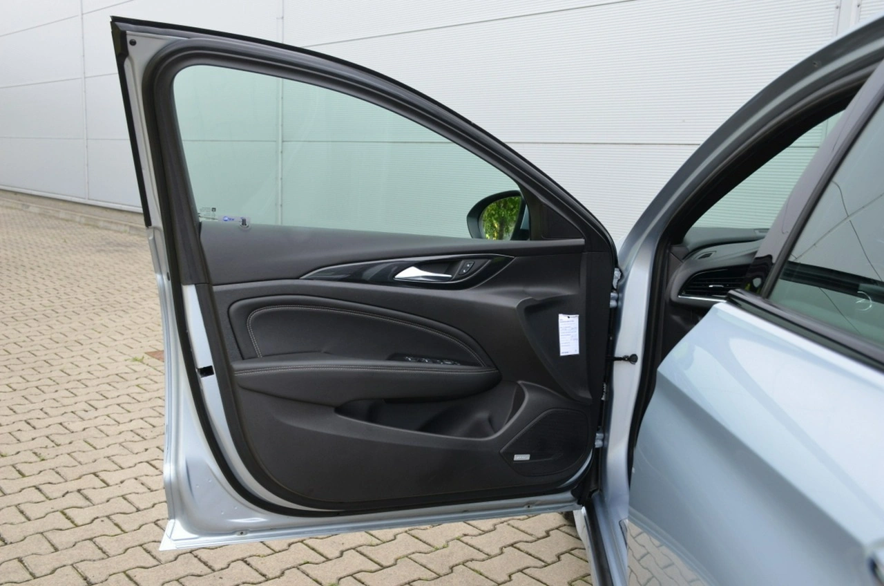 Opel Insignia - Zdjęcie 18