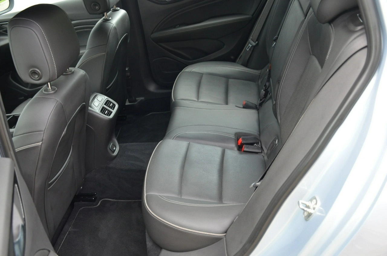 Opel Insignia - Zdjęcie 23