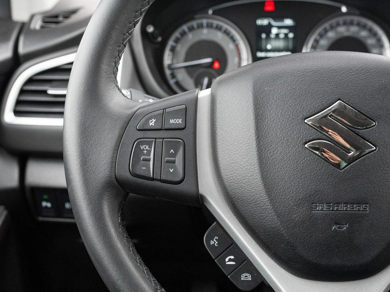 Suzuki S-Cross - Zdjęcie 12