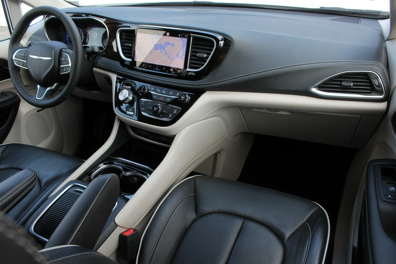 Chrysler Pacifica - Zdjęcie 12