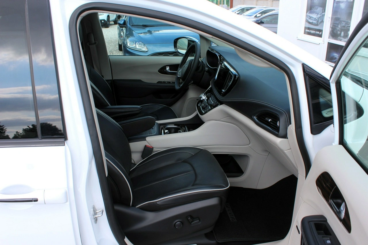 Chrysler Pacifica - Zdjęcie 13
