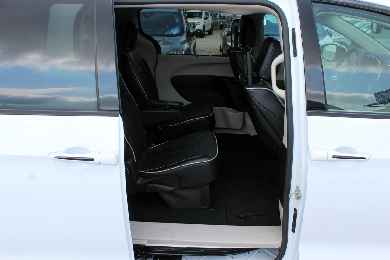 Chrysler Pacifica - Zdjęcie 14