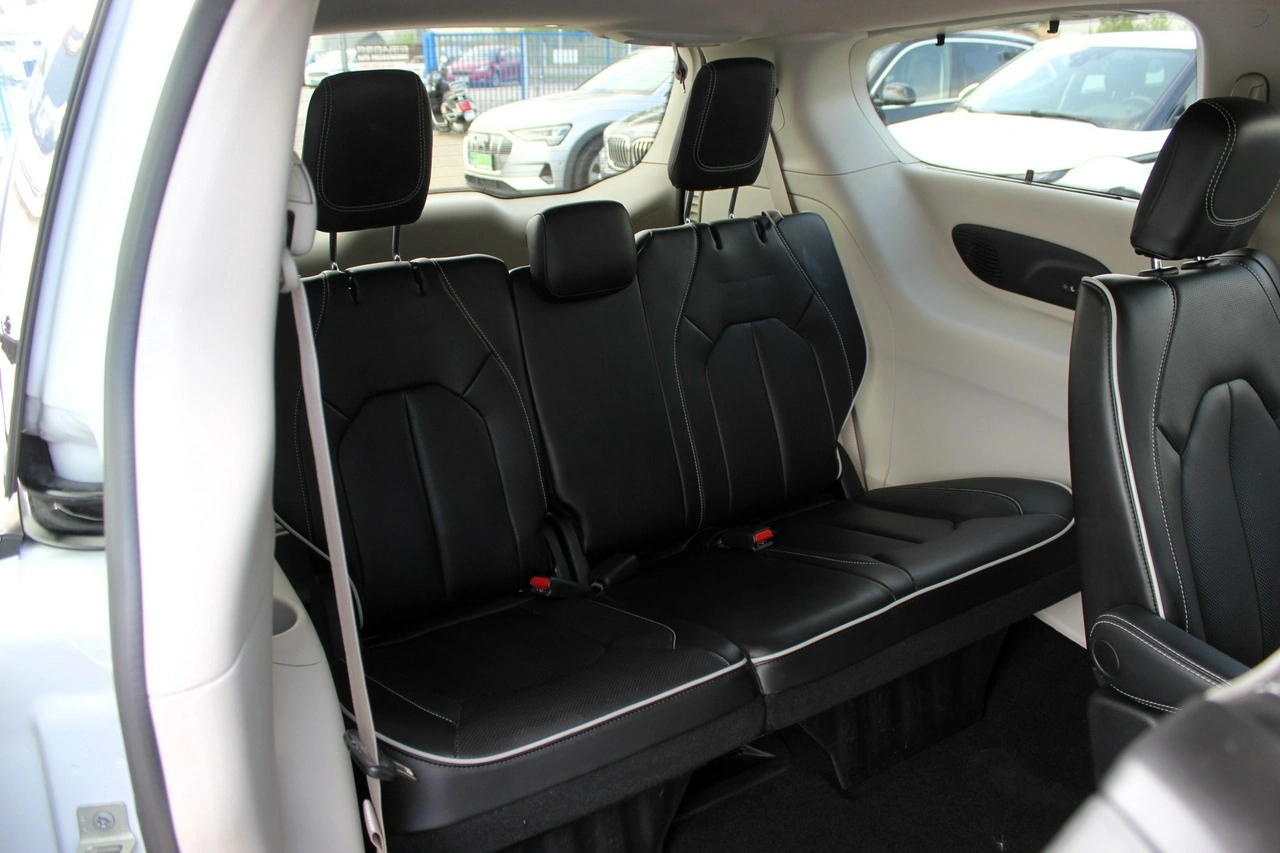 Chrysler Pacifica - Zdjęcie 15