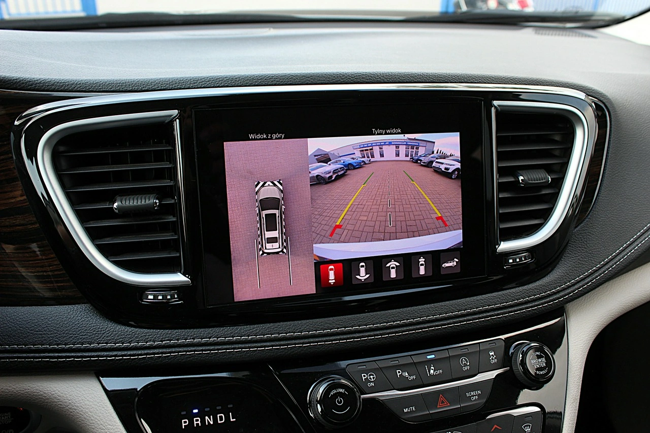 Chrysler Pacifica - Zdjęcie 18