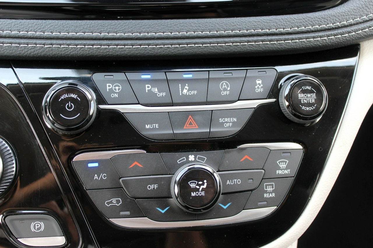 Chrysler Pacifica - Zdjęcie 37