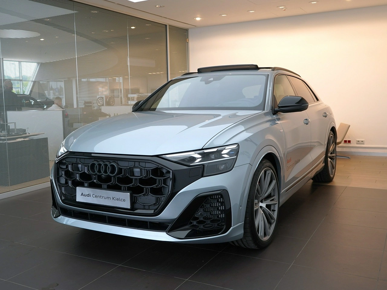 Audi Q8 - Główne zdjęcie