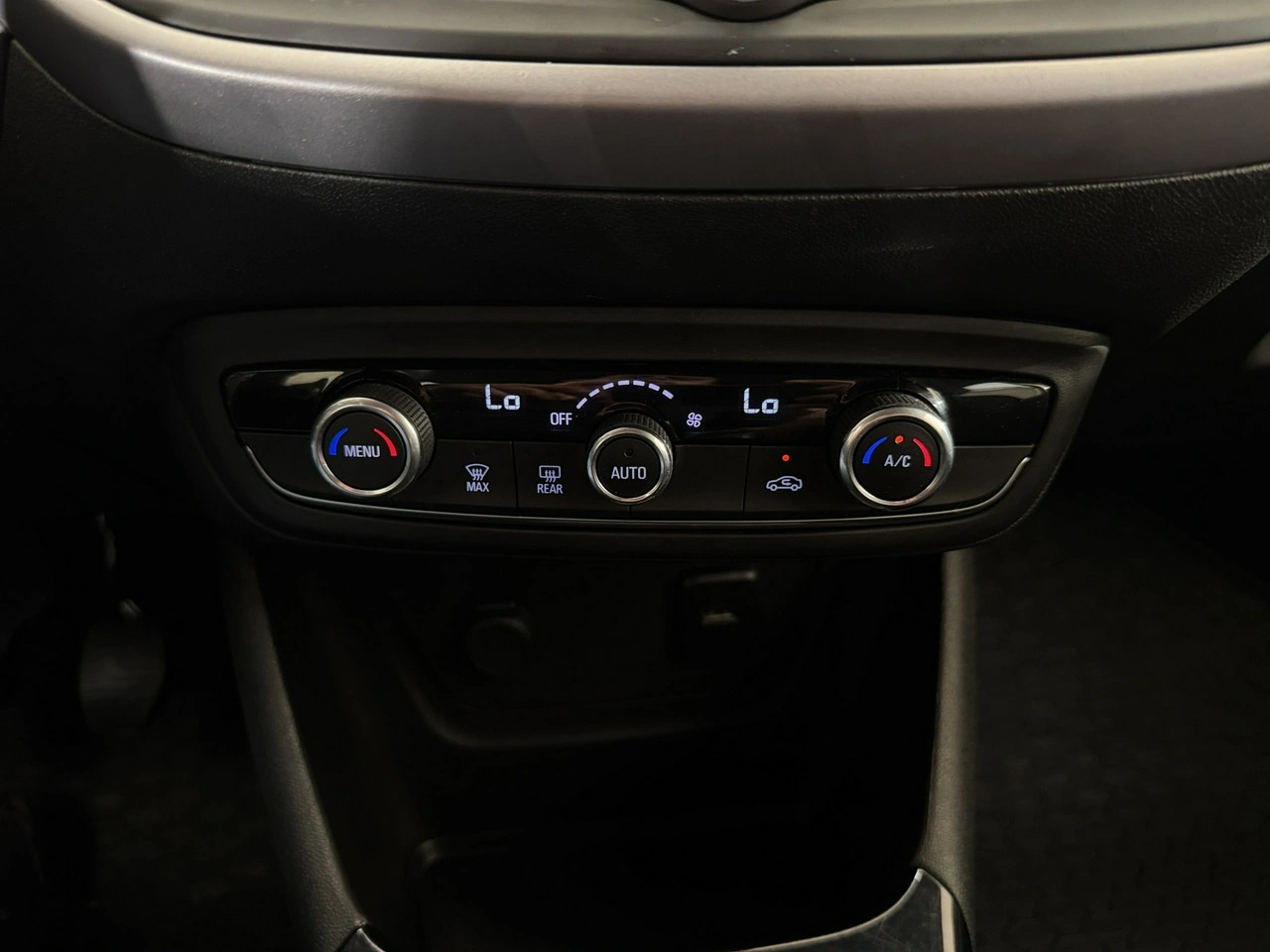 Opel Crossland X - Zdjęcie 18