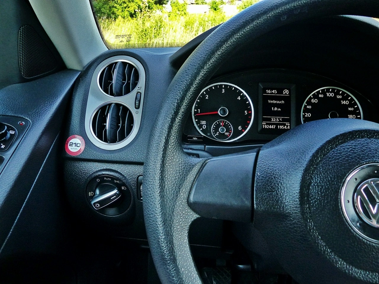 Volkswagen Tiguan - Zdjęcie 28
