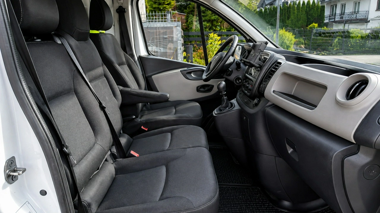Renault Trafic - Zdjęcie 10