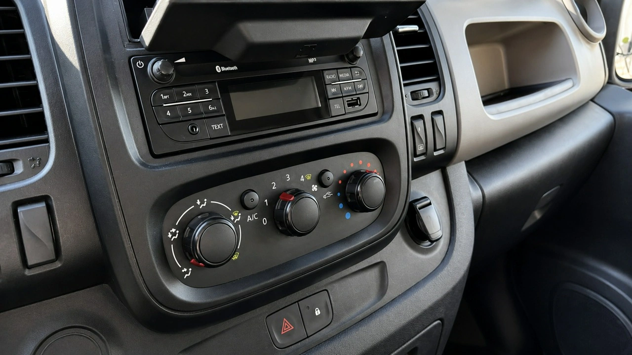 Renault Trafic - Zdjęcie 17