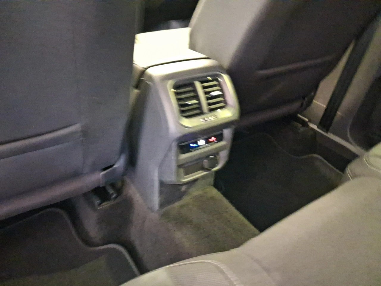 Volkswagen Tiguan Allspace - Zdjęcie 13