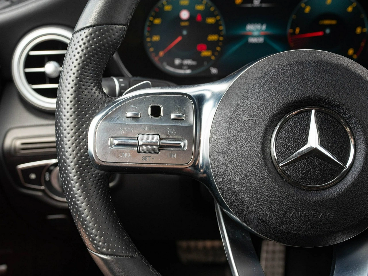Mercedes GLC 200 - Zdjęcie 12