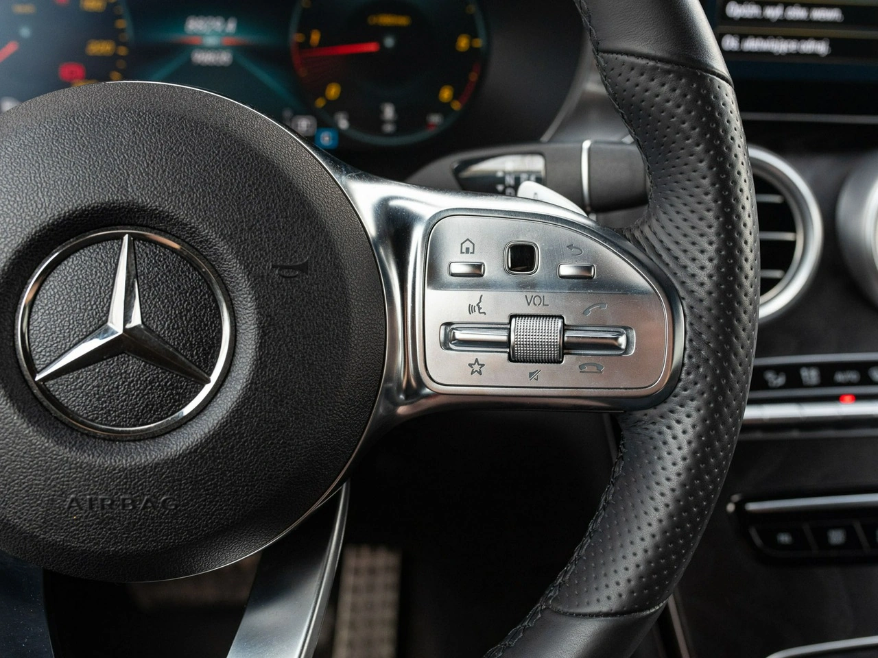 Mercedes GLC 200 - Zdjęcie 13