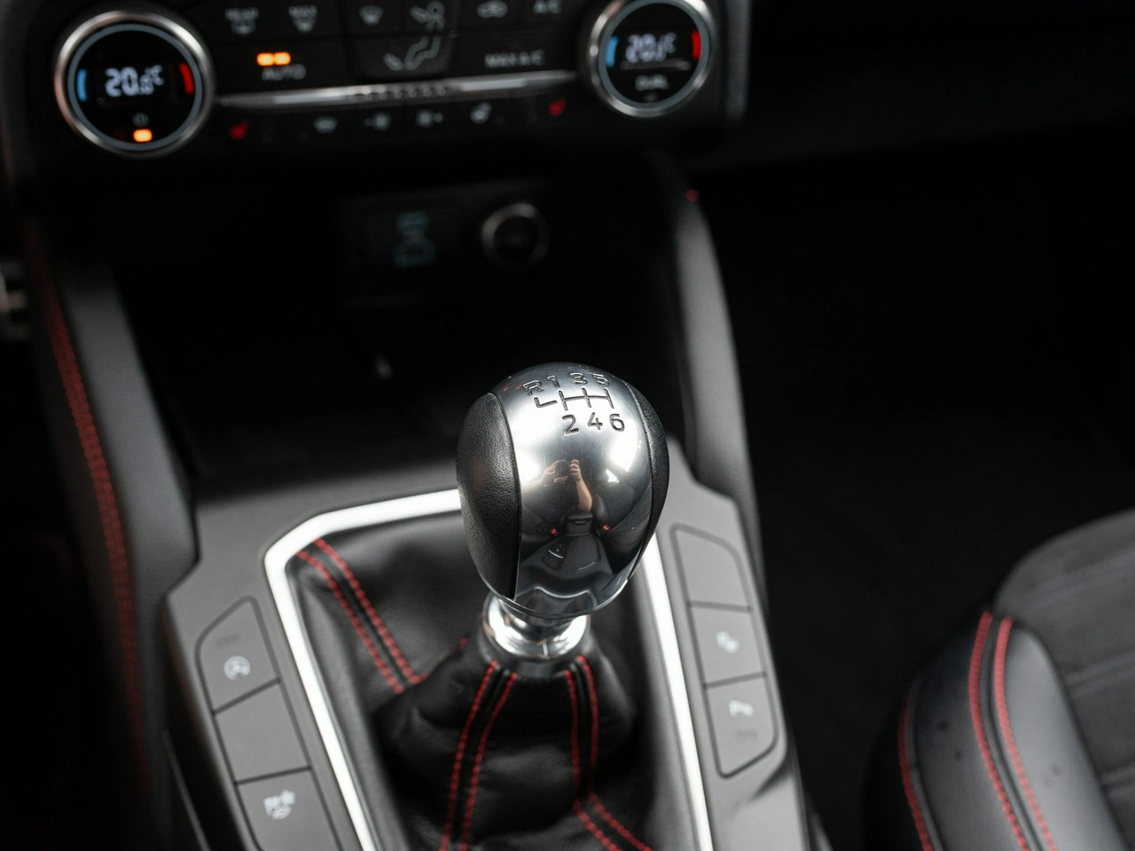Ford Kuga - Zdjęcie 14