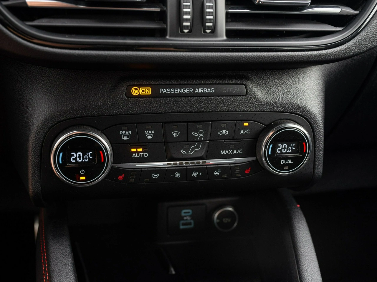 Ford Kuga - Zdjęcie 15