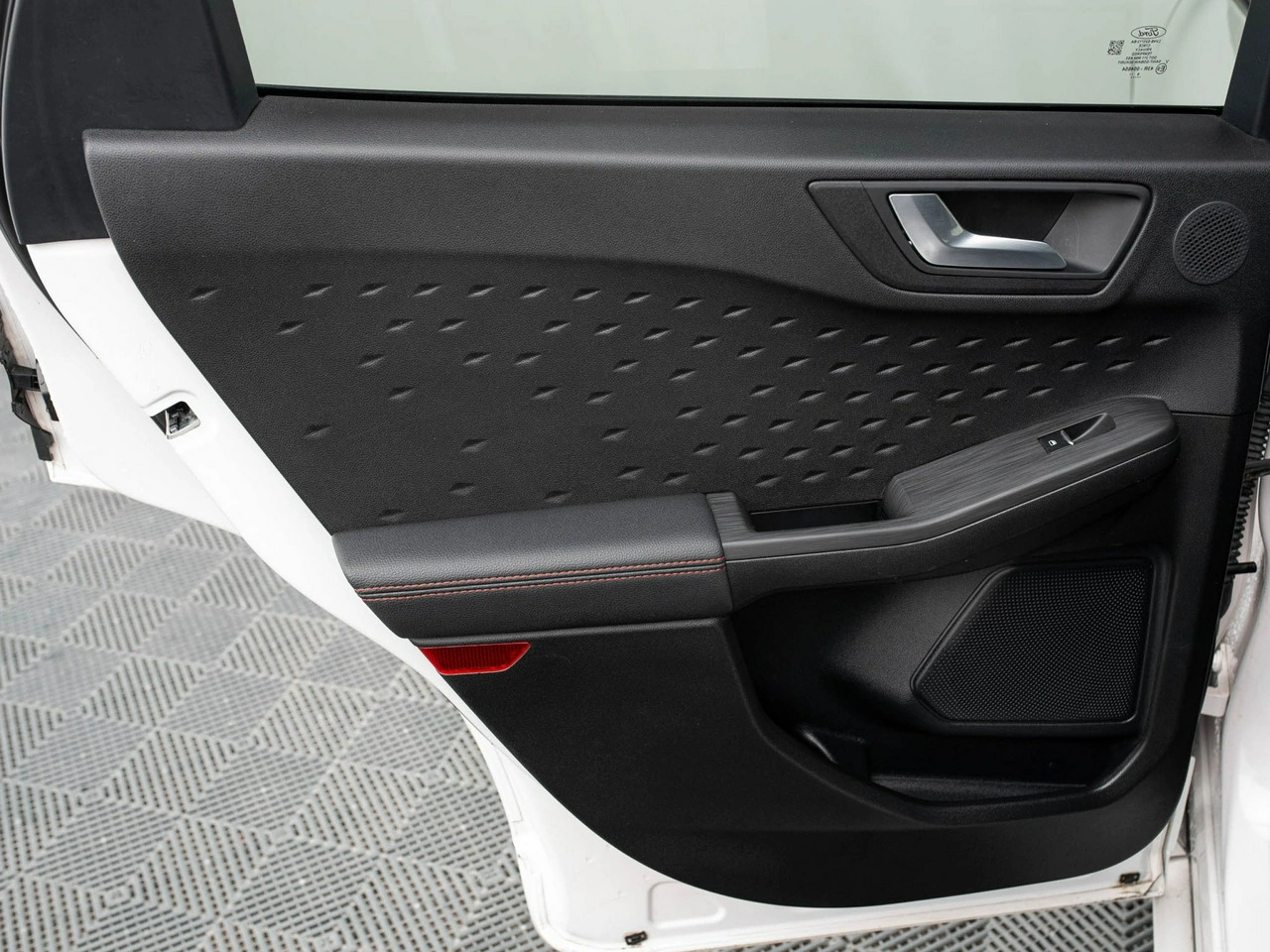 Ford Kuga - Zdjęcie 24